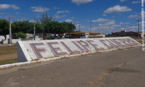 Felipe Guerra - Letreiro na entrada da cidade