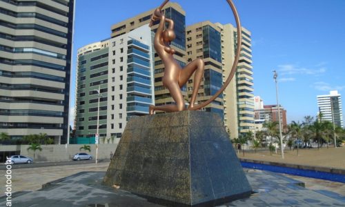 Fortaleza - Estátua em homenagem a Iracema Guardiã