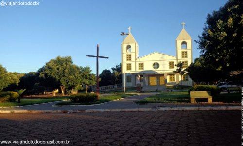Montes Claros de Goiás - Praça da Igreja Matriz de Cristo Rei