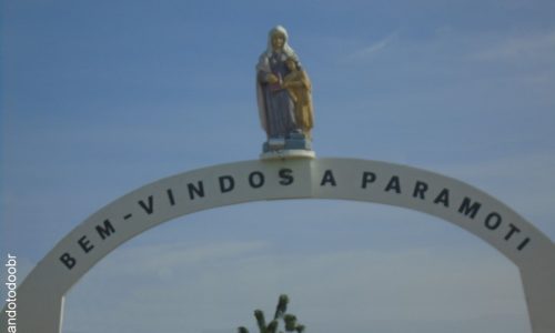 Paramoti - Portal na entrada da cidade