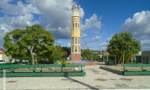 Solonópole - Coluna da Hora na Praça Simião Machado