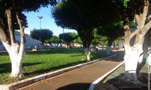 Adelândia - Praça da Igreja Matriz de São Sebastião