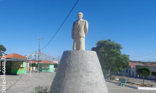 Boa Vista - Estátua em Homenagem a Walfredo Gomes de Araújo