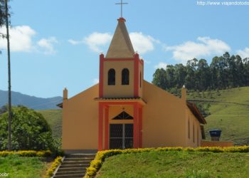 Dores do Rio Preto - Igreja Santa Teresinha
