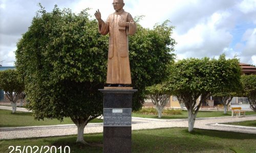 Frei Paulo - Estátua em homenagem ao Cônego João Lima Feitosa