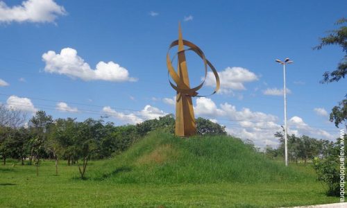 Goiânia - Monumento em homenagem ao Índio Goiá