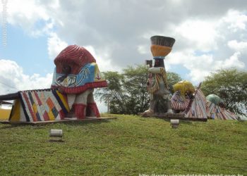 Nazaré da Mata - Estátuas em Homenagem ao Maracatu