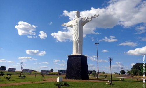 Quirinópolis - Imagem em homenagem ao Cristo Redentor